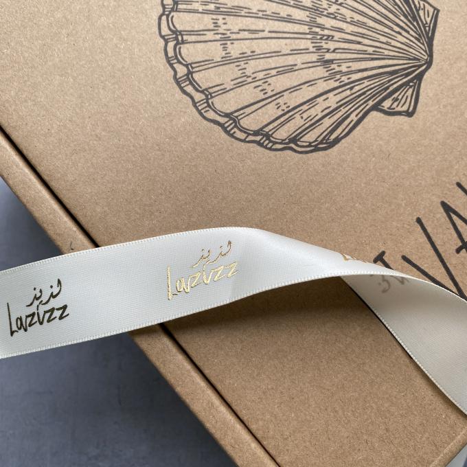 호화 선물 포장은 로고 맞춘 진 리본으로 출력되는 것으로 엠보싱 처리된 3D 금 박막을 특화했습니다 2