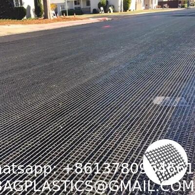 PP geogrid Polyester (PET) geogrid Fiberglass geogrid Steel Plastic Bi-Directional Universal Retaining Wall Geogrid Driveway Stabilization Grids Gravel Grid Walls Geocell Geogrid For Retaining Wall